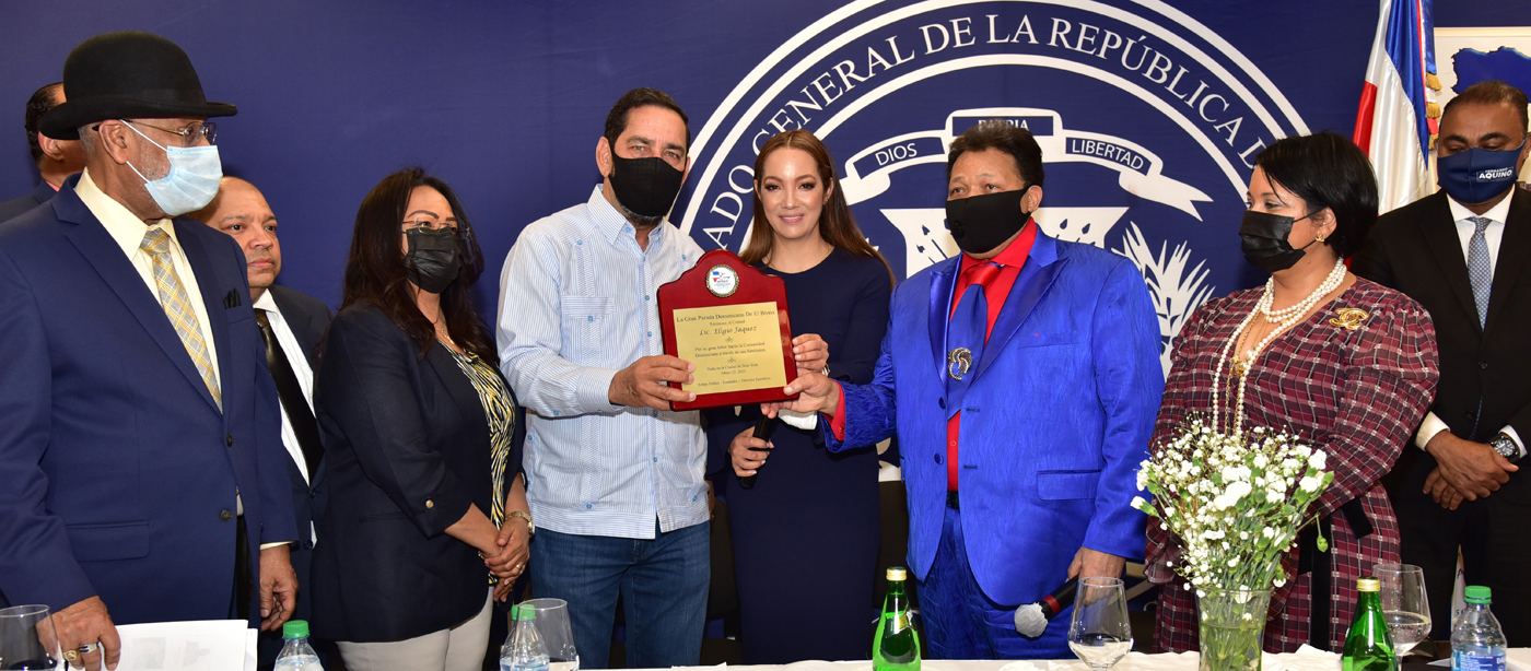 Parada Dominicana de El Bronx reconoce labor del cónsul Eligio Jáquez a